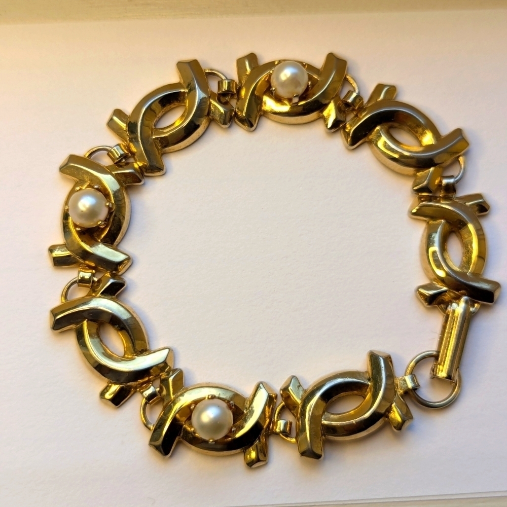 Vintage Bracelet half circle faux pearl  6.5" goldtone pretty sweet